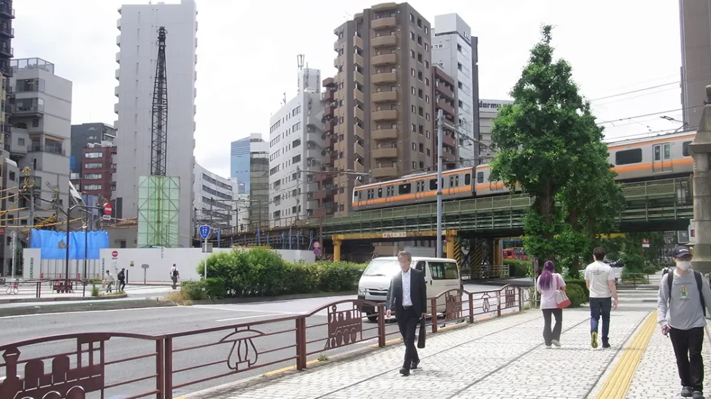 万世橋から見える中央線