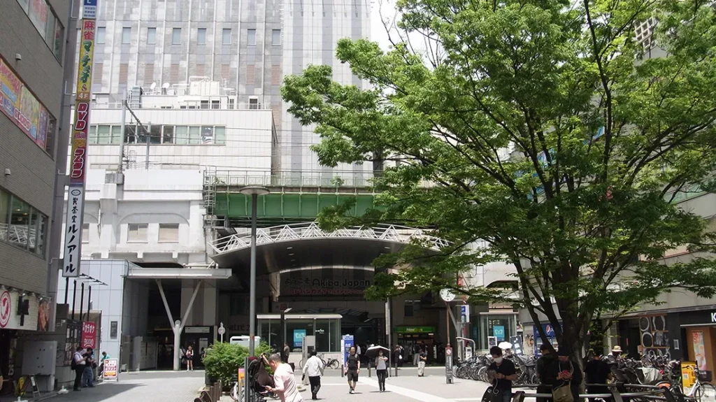秋葉原公園と秋葉原駅