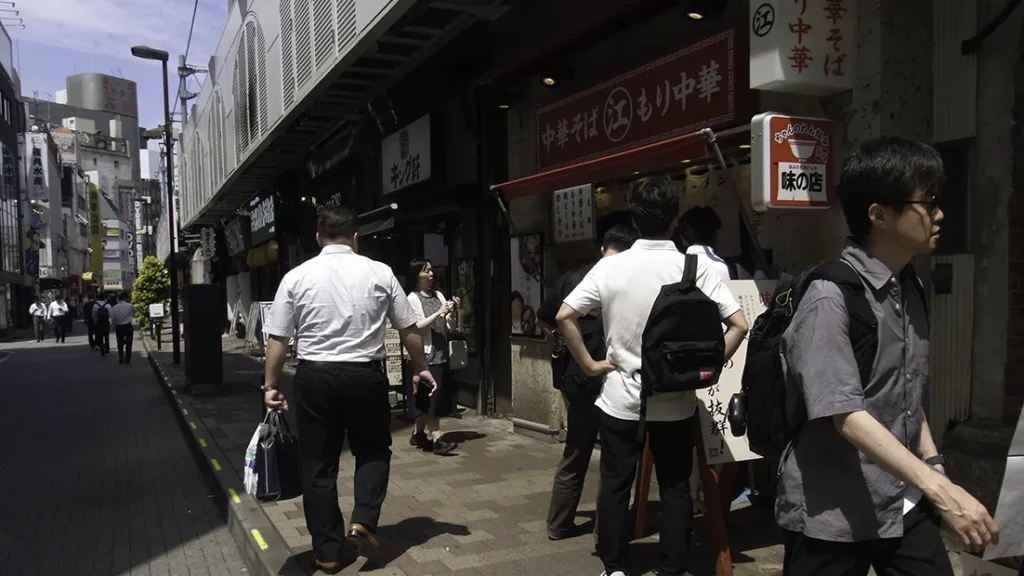 神田駅前の西口商店街にある飲食店