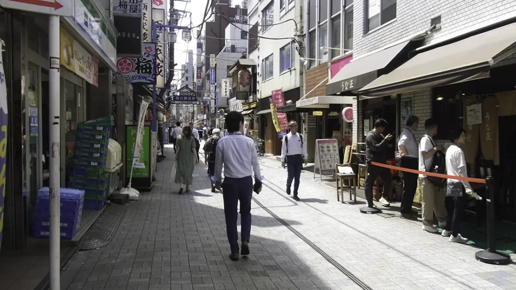 神田駅西口商店街の風景