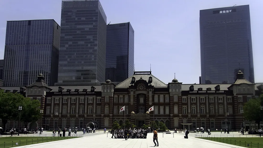 東京駅丸の内駅舎前