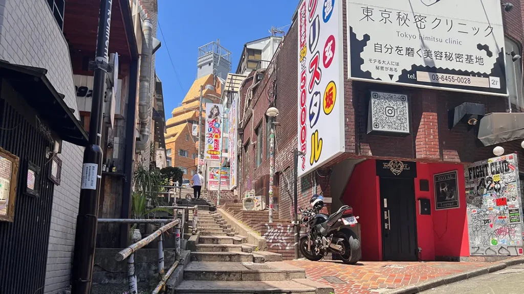 渋谷裏通りの坂階段