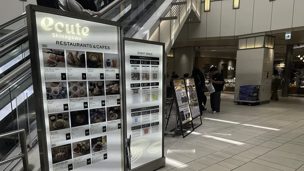 品川駅構内のフードコート