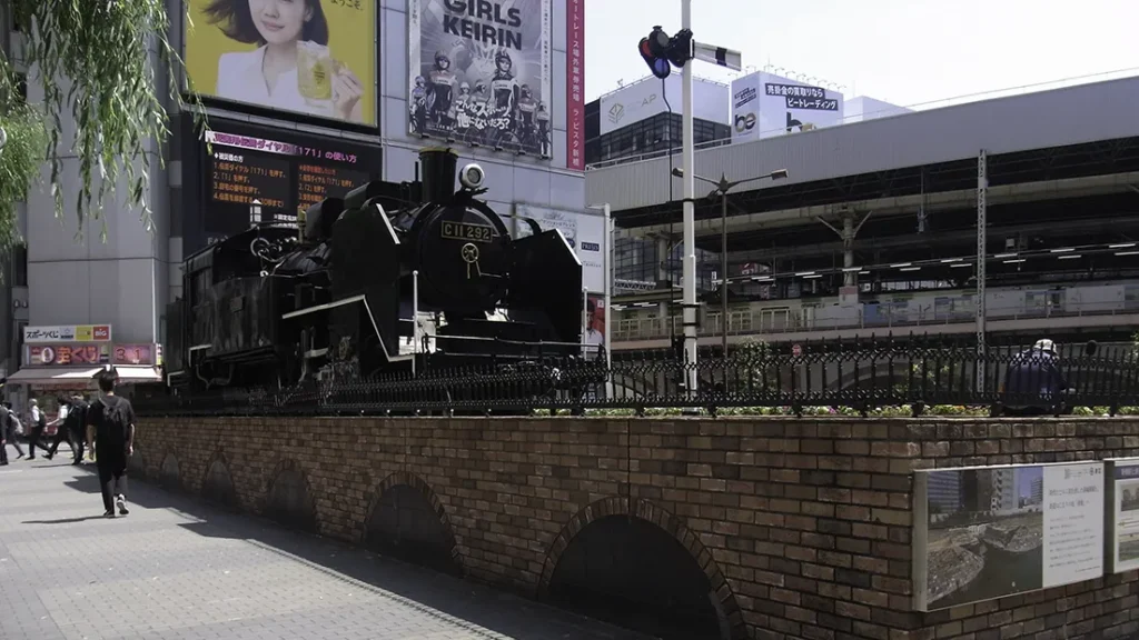 新橋駅前広場にあるSL