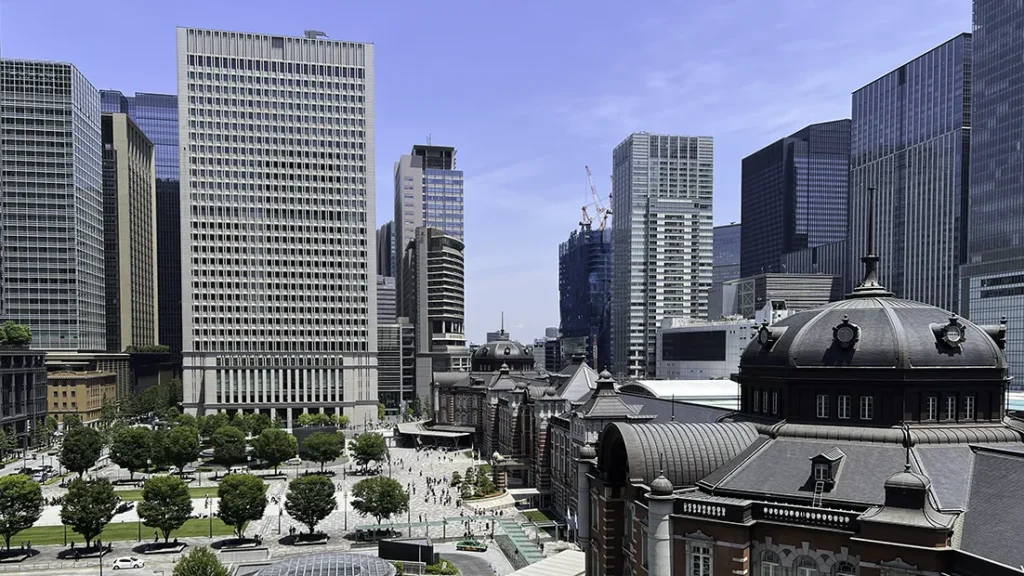  KITTE屋上庭園から見る東京駅