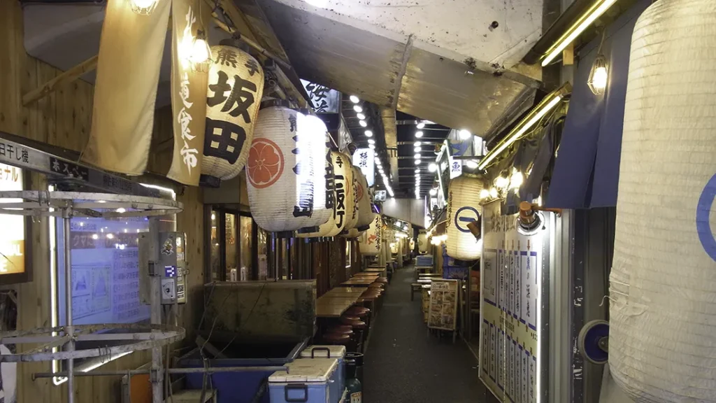 有楽町駅高架下の路地
