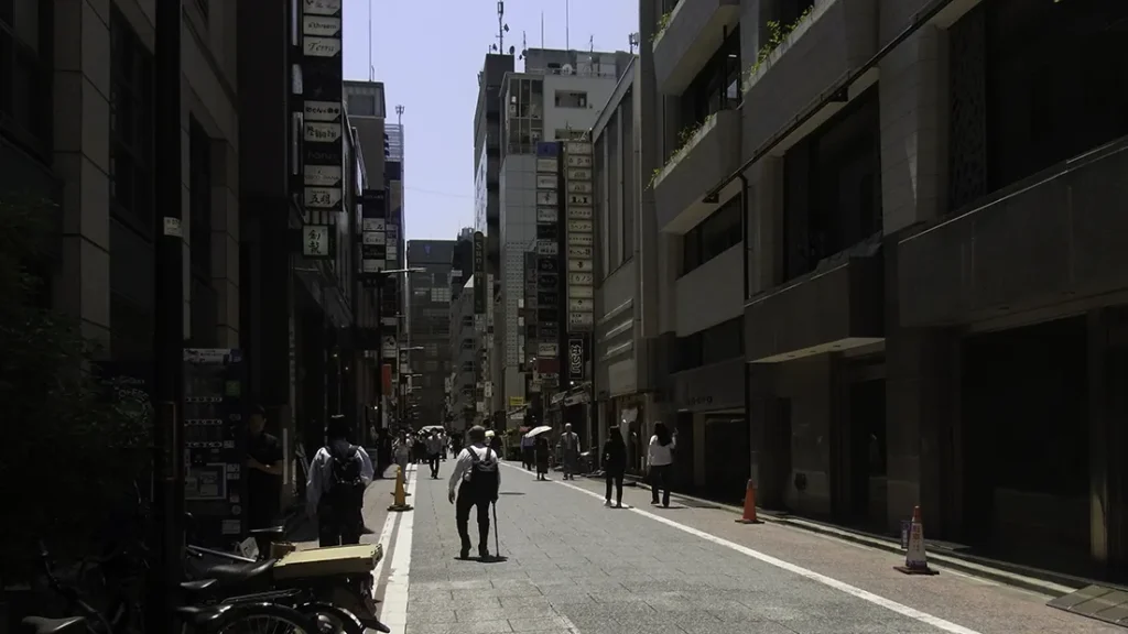 銀座の人が少ない静かな通り