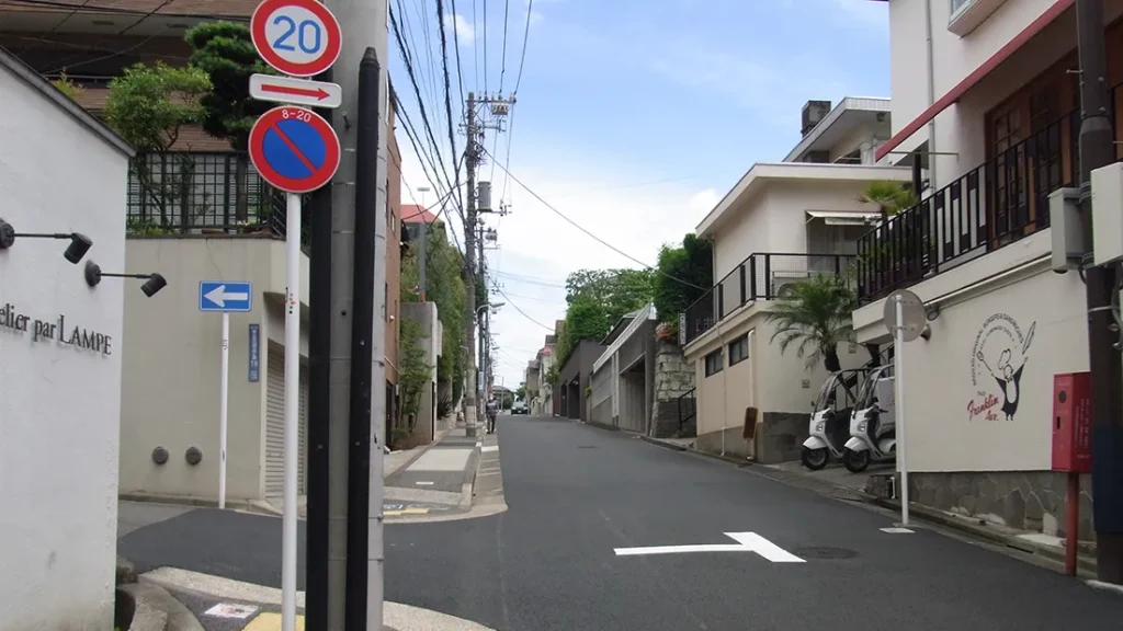 清泉女子大前の通り
