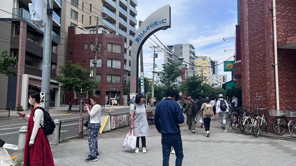 日暮里の繊維街入り口