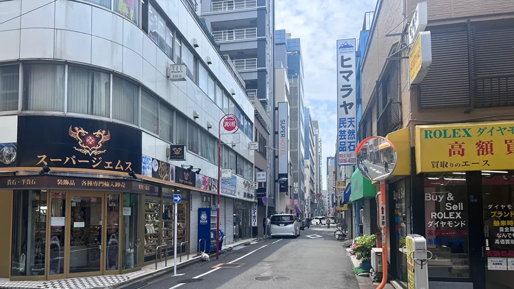 御徒町駅周辺の宝飾街