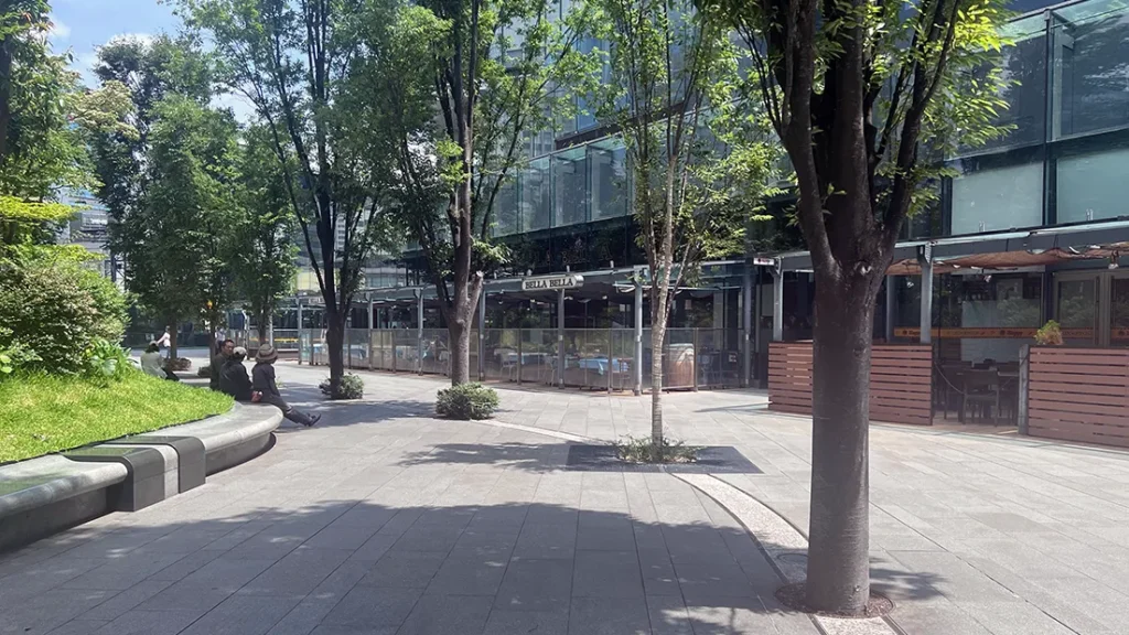 シンクパークプラザの広場